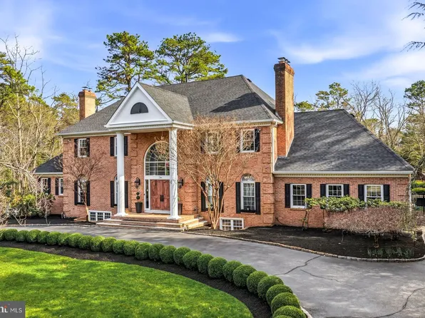 2 Teaberry Dr, Medford, NJ 08055