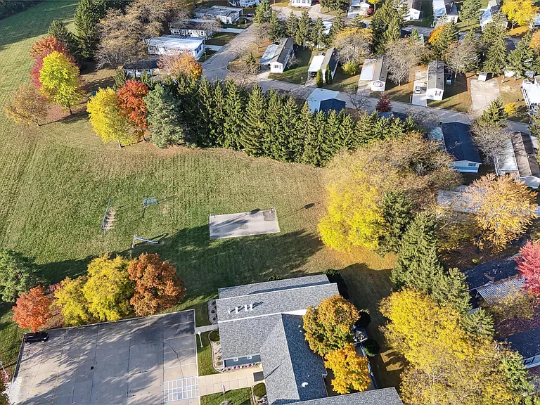 Lawndale Estates — Photo 40