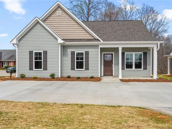 1376 Piedmont Dr, Lexington, NC 27295