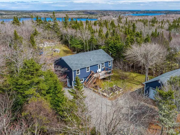 76 Birchwood Rd, Halifax, NS B3V 1E4
