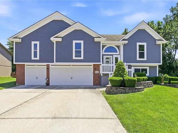 1301 NE Foxwood Dr, Lees Summit, MO 64086