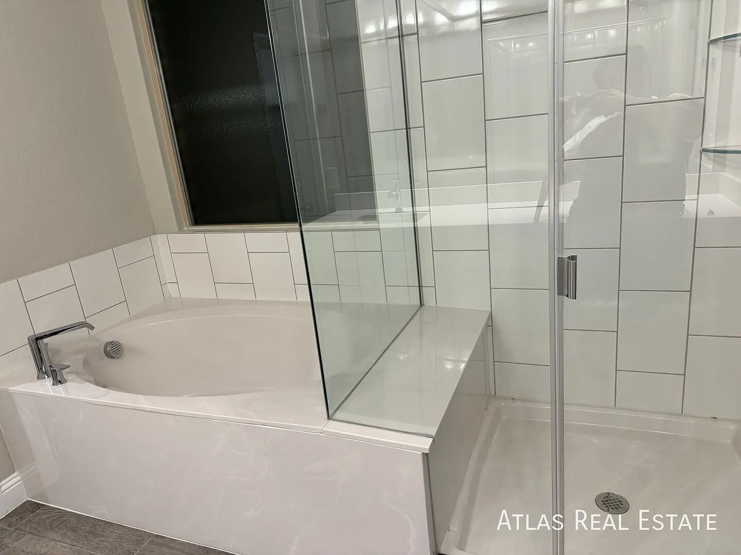Spacious & Modern 5-Bedroom Luxury Rental in Avalon Argyle! — Photo 4
