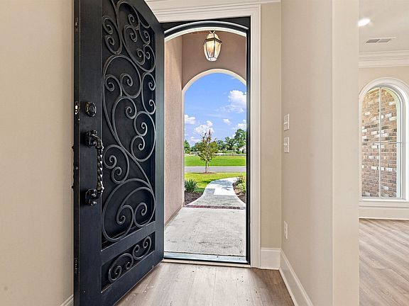 3rd image of 343 Las Olas Dr.
