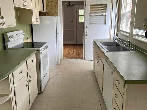 5th image of 208 Lewis Street