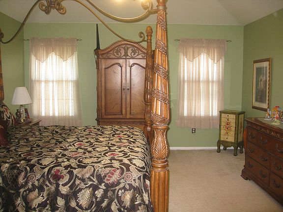 Master with Tray Ceiling