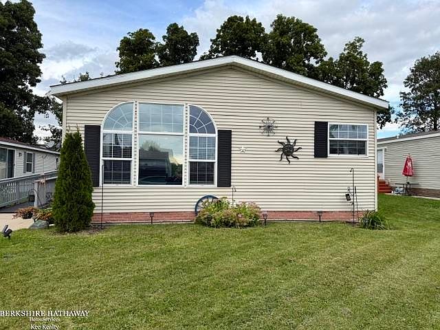 1st image of 52211 Landsdowne Cir
