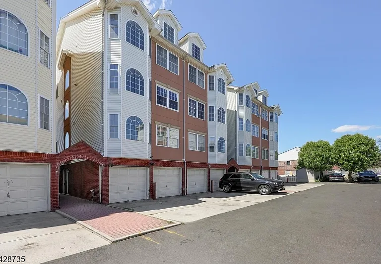 566 Pennsylvania Ave #E2 — Photo 23