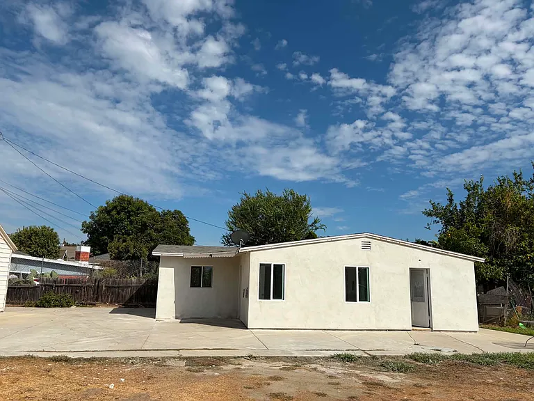 11720 Ferris Rd — Photo 2