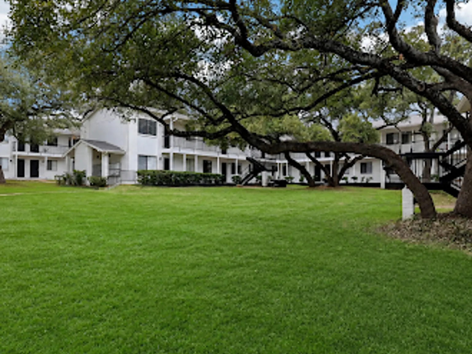 Southland Apartments | Community Pool | Convenient Location — Photo 3