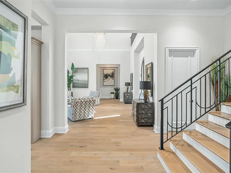 10331 Los Feliz Dr — Photo 54