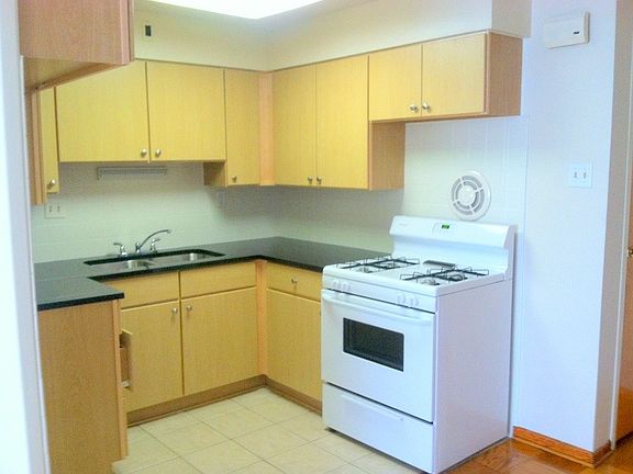 3rd image of 5801 Sunshine Dr APT 303