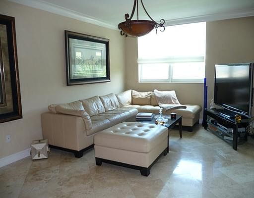 Home For Sale In Palmetto Place