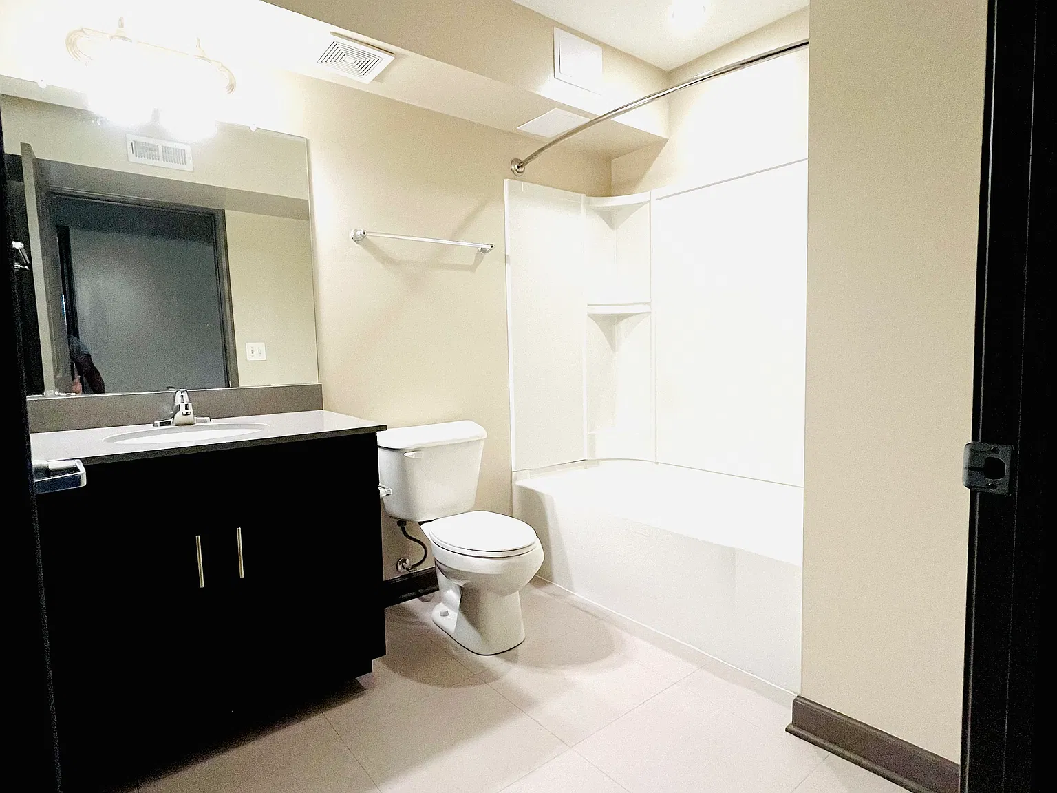 1 bed, 800 sqft, $1,395 — Photo 3