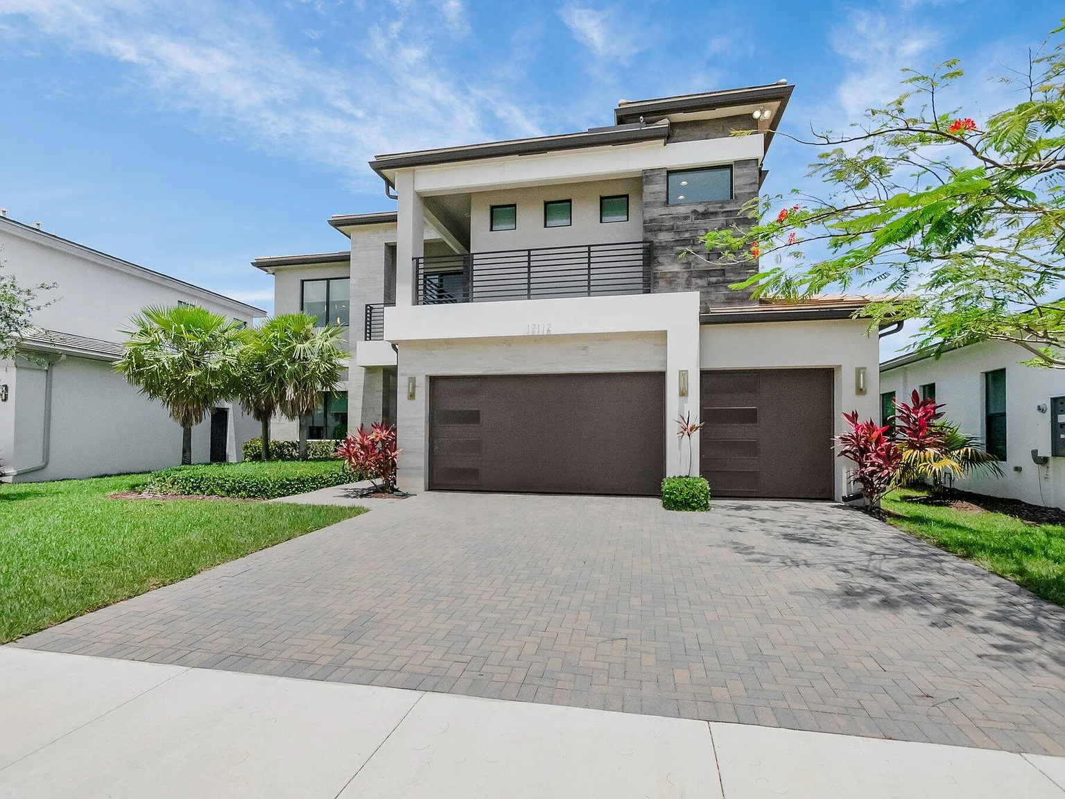 4 bed, 4.5 bath, 3703 sqft, $20,000 — Photo 2