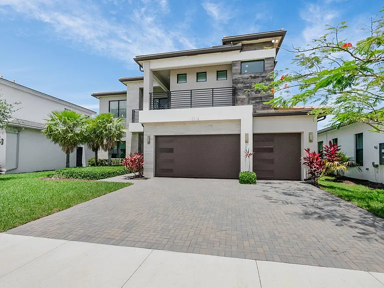 17112 Aquavera Way — Photo 2