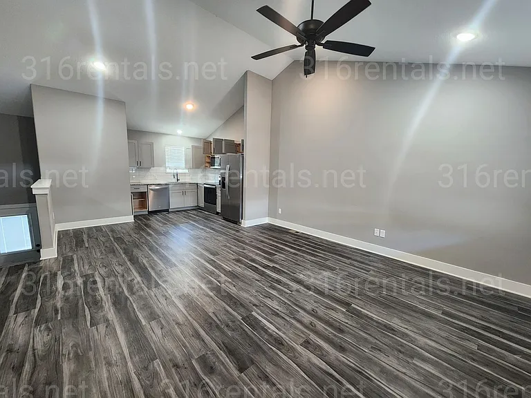 5267 N Toben Ct — Photo 2