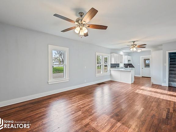 5th image of 410 W Chestnut St