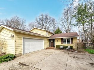 26040 Hickory Ln, Olmsted Falls, OH