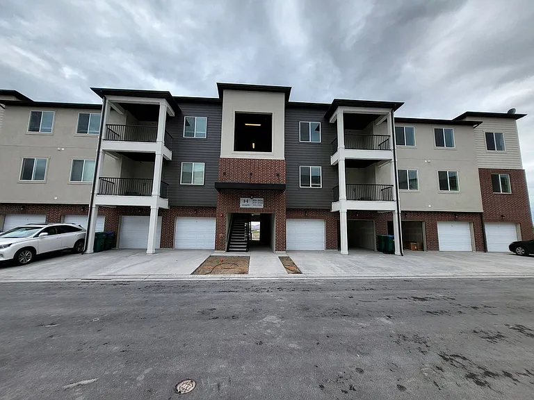 3325 W 1830 N #H201 — Photo 2