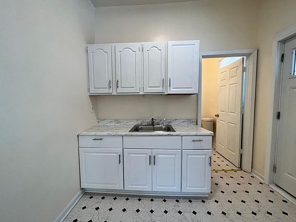 5th image of 528 Ferry Ave APT 1