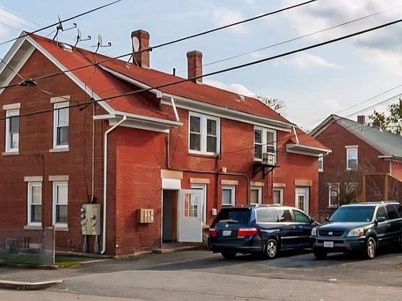 3rd image of 724 N Main St