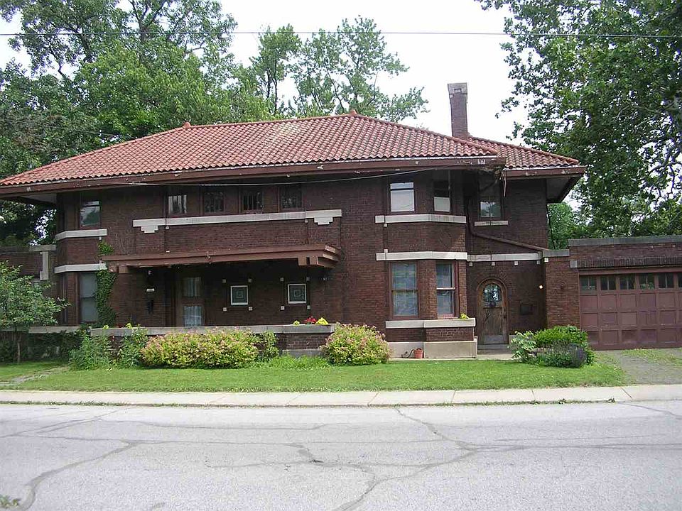 2nd image of 750 N Riverside Dr