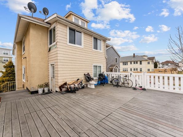 137-139 Pleasant St, Watertown, MA 02472