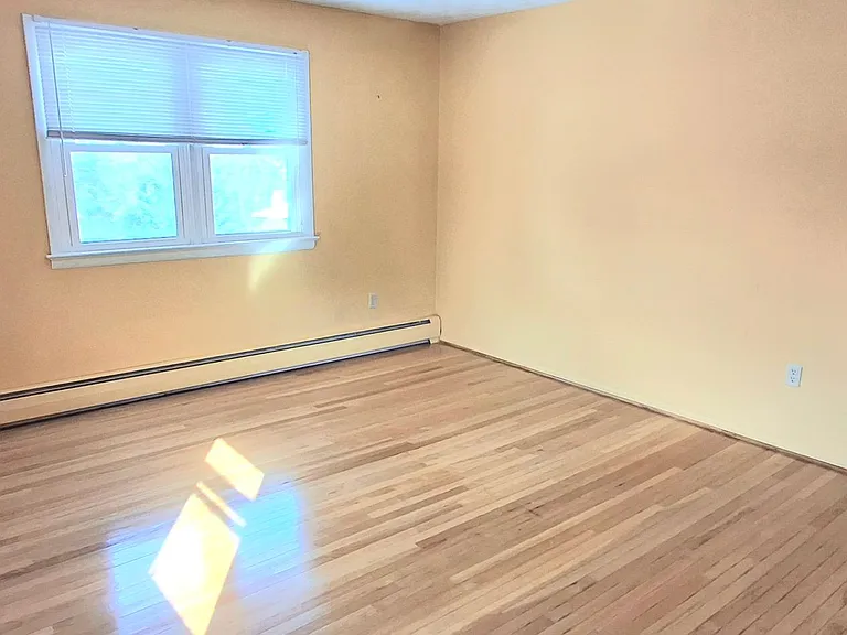 10 Carson Ln — Photo 19
