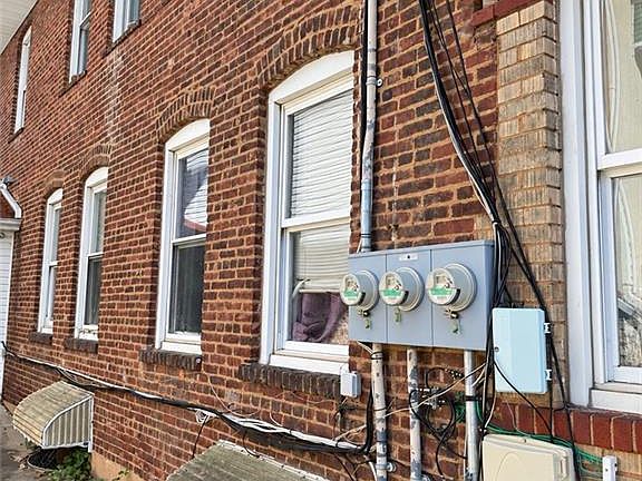4th image of 69 Windom Ave