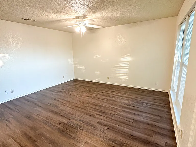 924 W Chestnut St #5 — Photo 15