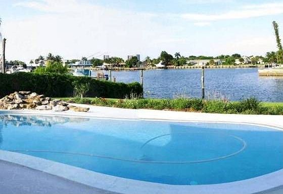 1st image of 756 Lagoon Dr