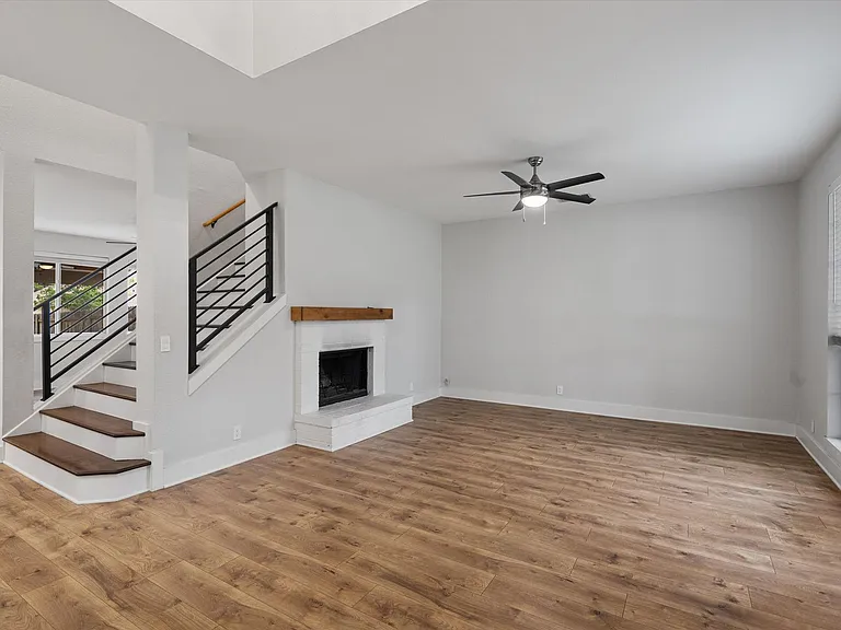 1203 Thackeray Ln — Photo 6
