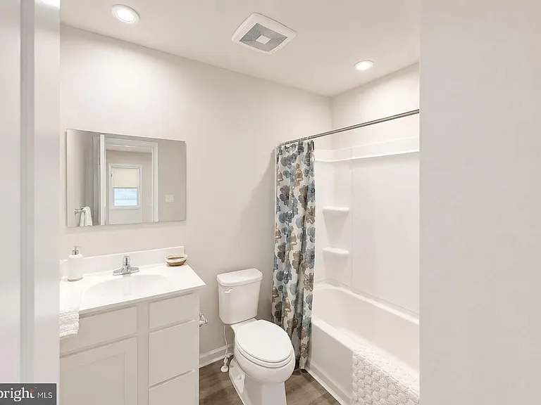 27003 Greenleaf Dr — Photo 15