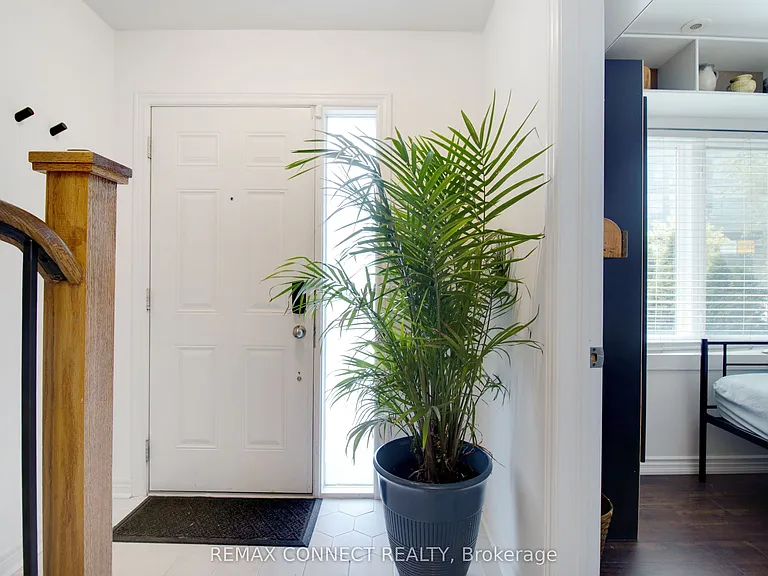 565 Shuter St — Photo 2