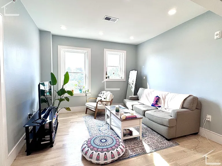 9 University Rd #2 — Photo 4