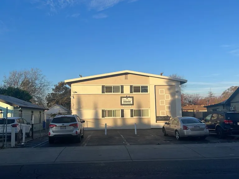 2299 Grove Ave — Photo 10