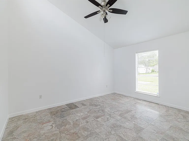 13911 Locke Ln — Photo 10