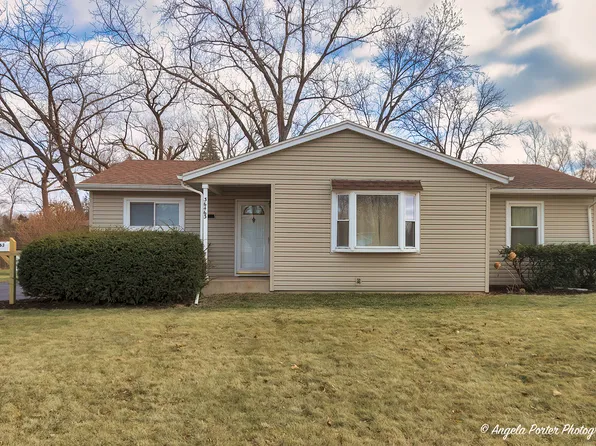 36463 N Streamwood Dr, Gurnee, IL 60031