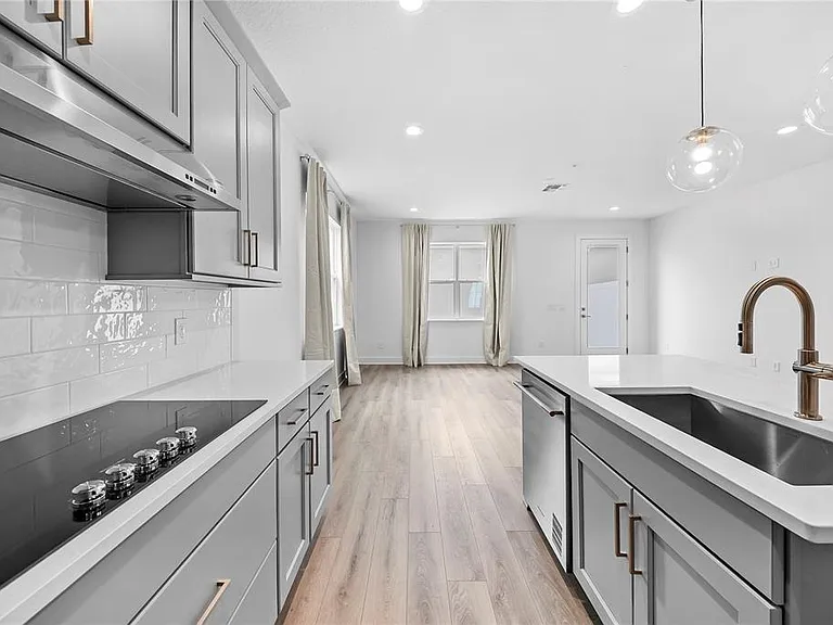 1856 Crowncrest Dr — Photo 12