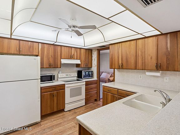5th image of 409 Saint Johns Dr
