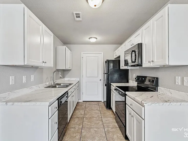 Haden Holly Station - Duplexes & Townhomes in Siloam Springs, AR — Photo 18