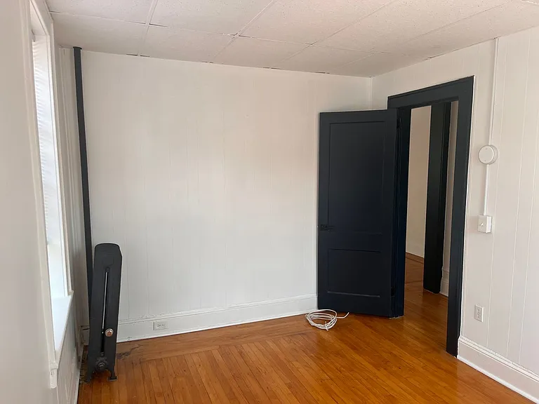 300 Elm Pl — Photo 6