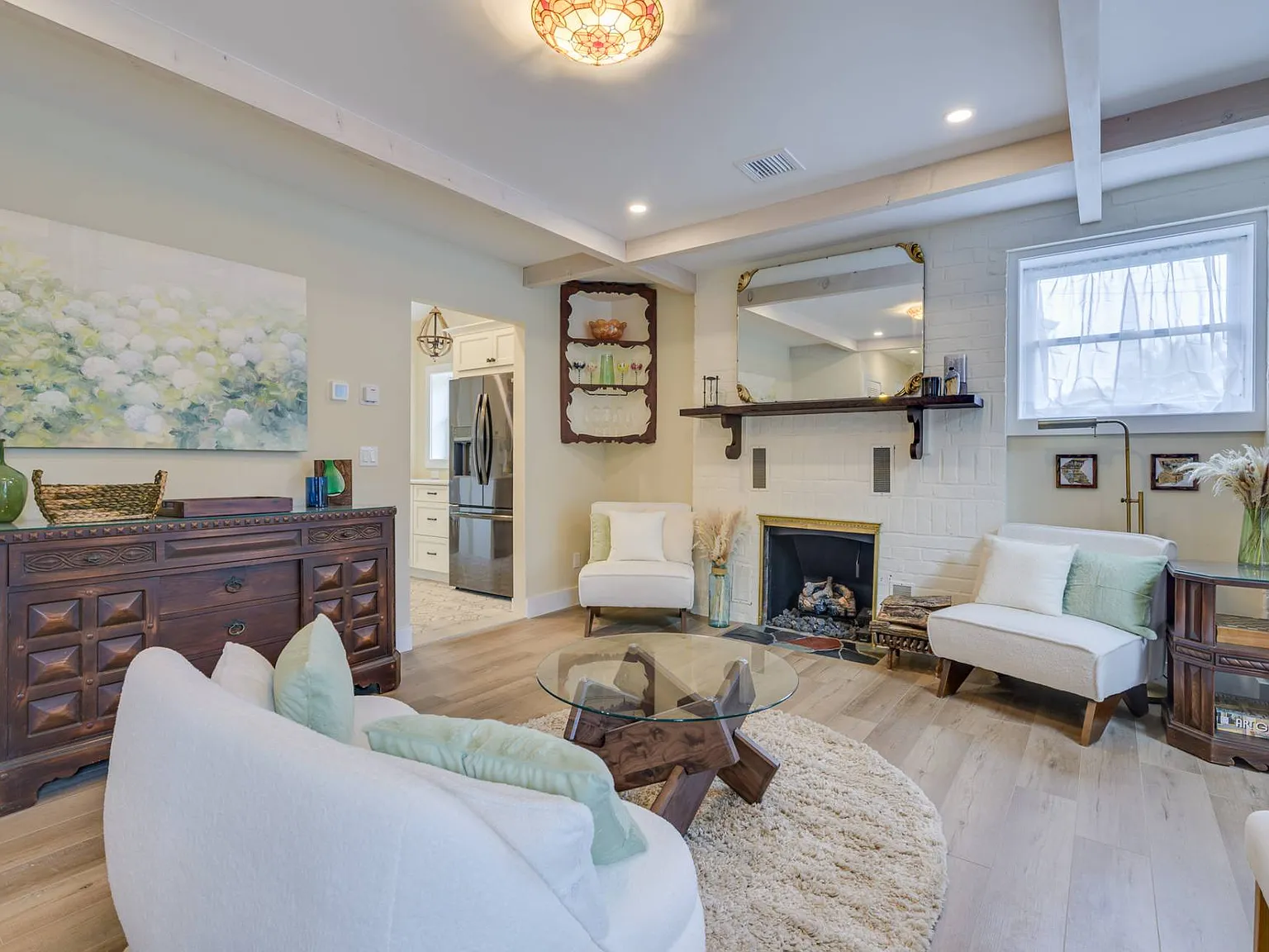 Elegant Escape With Private Bay Beach Access — Photo 4