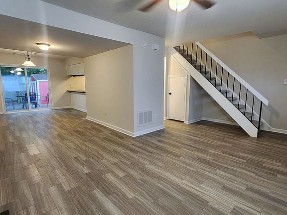5th image of 3222 Scarborough Way #1