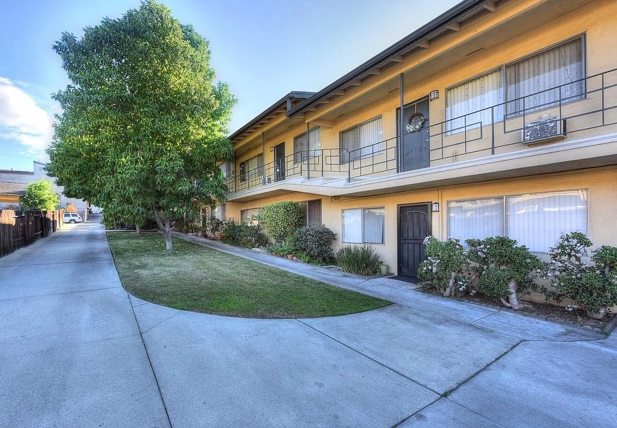 355 S Arroyo Dr — Photo 1