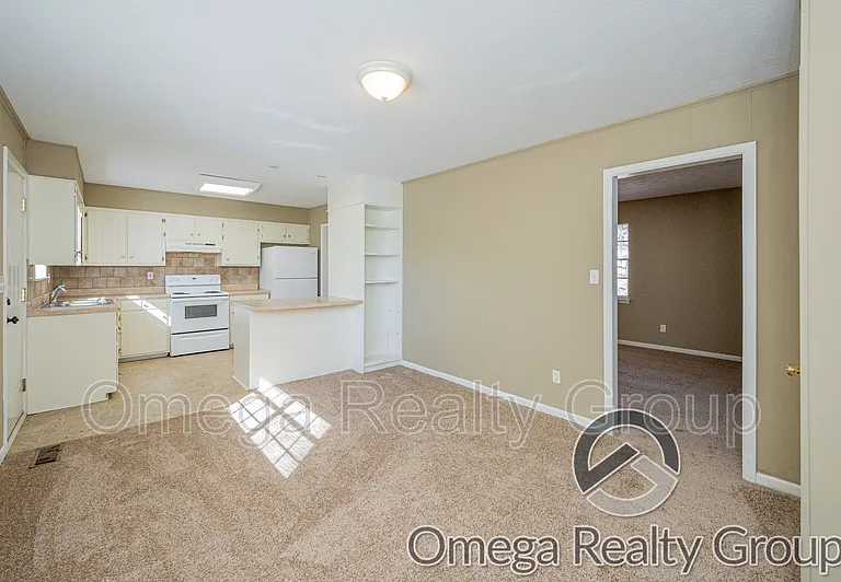 504 Roselle Ln — Photo 17