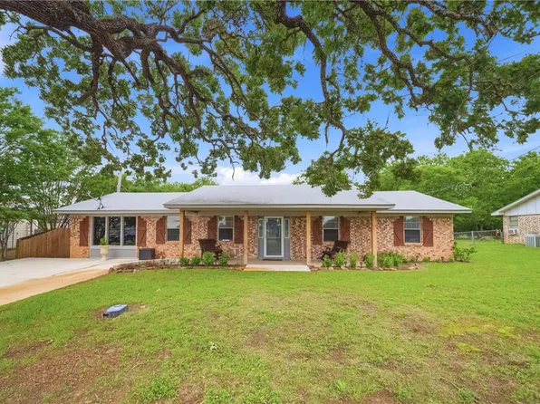 415 W Decherd St, Franklin, TX 77856