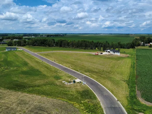 532 Harter Dr, Madison, SD 57042