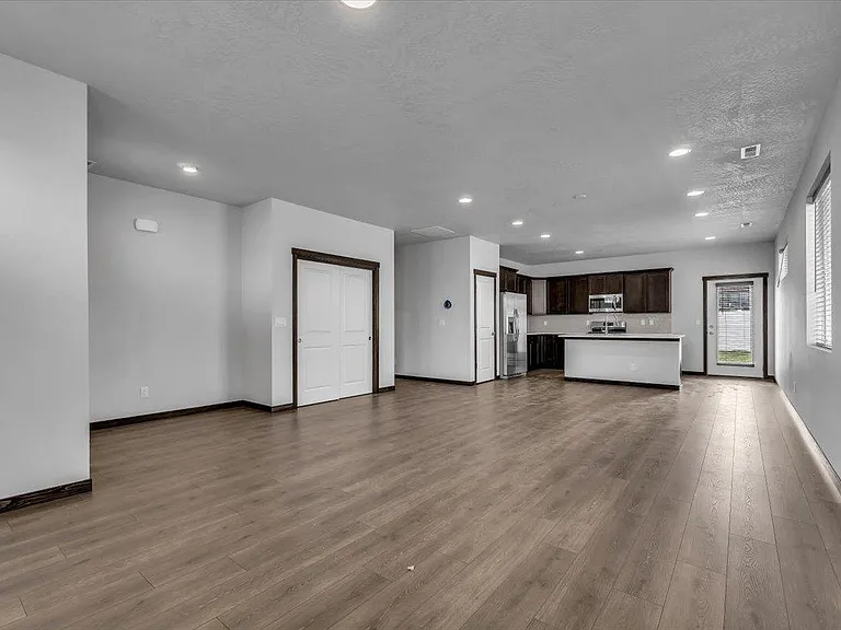2905 N Corvus St — Photo 7