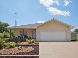 807 E Chestnut St, Pardeeville, WI 53954